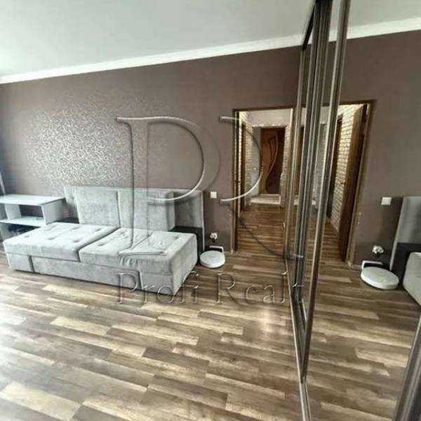 Продажа 2-комнатной квартиры 55 м², Тростянецкая ул., 3