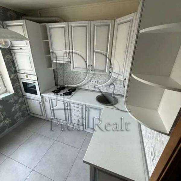 Продажа 2-комнатной квартиры 55 м², Тростянецкая ул., 3