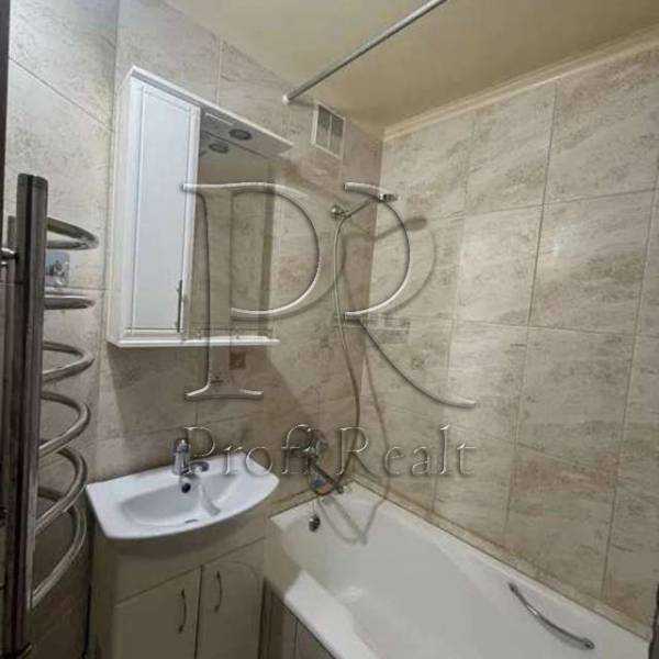 Продажа 2-комнатной квартиры 55 м², Тростянецкая ул., 3