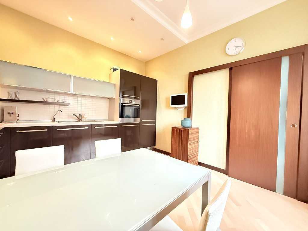 Продажа 2-комнатной квартиры 76 м², Вячеслава Черновола ул., 25