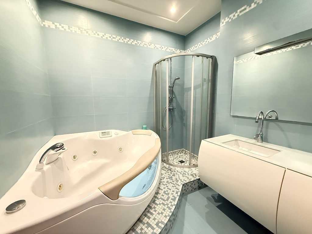 Продажа 2-комнатной квартиры 76 м², Вячеслава Черновола ул., 25