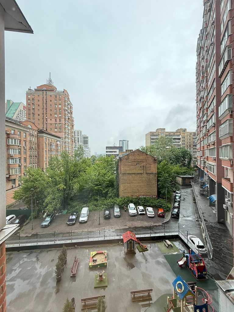 Продажа 2-комнатной квартиры 76 м², Вячеслава Черновола ул., 25
