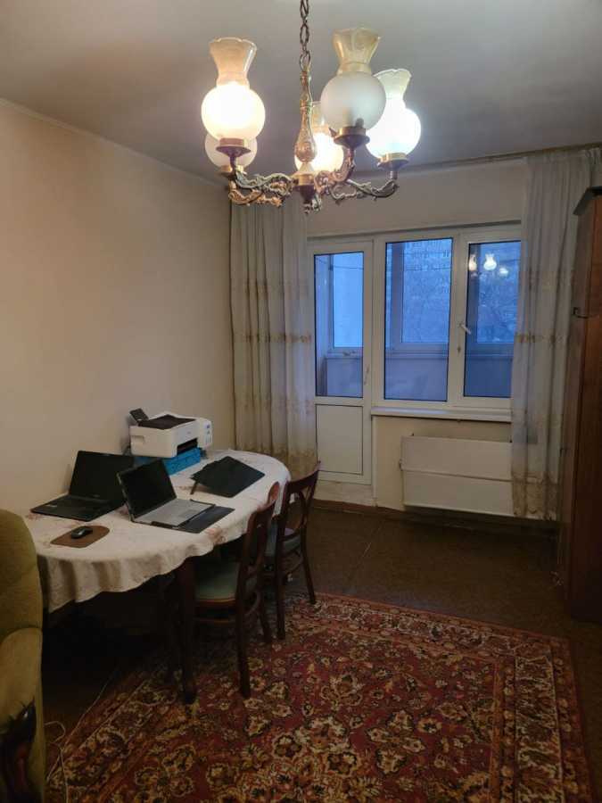 Продажа 3-комнатной квартиры 76 м², Академика Глушкова просп., 33