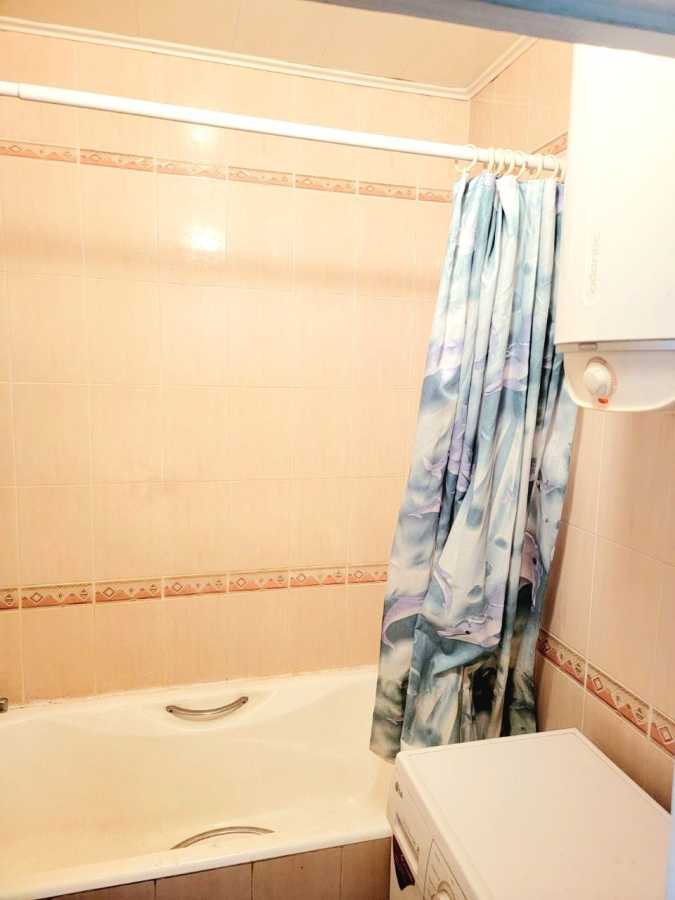 Продажа 3-комнатной квартиры 76 м², Академика Глушкова просп., 33