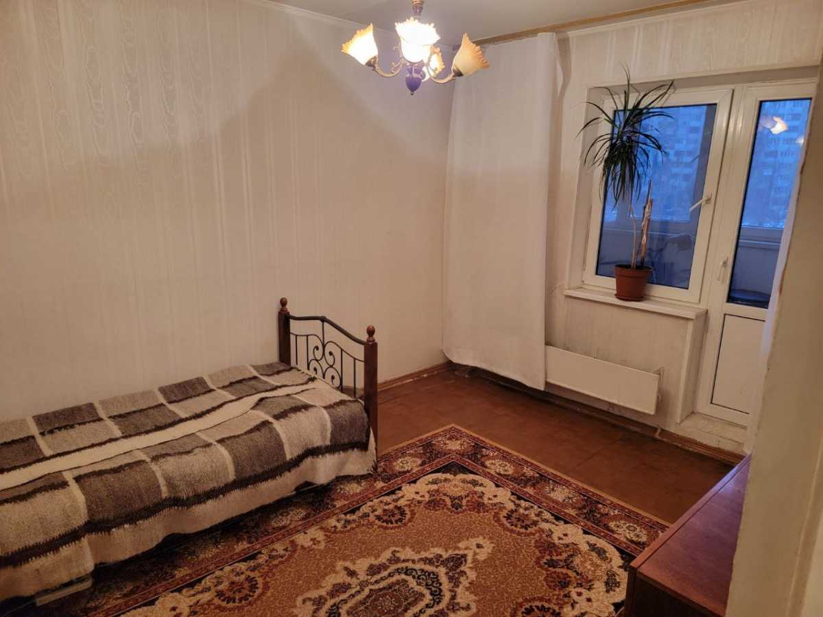 Продажа 3-комнатной квартиры 76 м², Академика Глушкова просп., 33