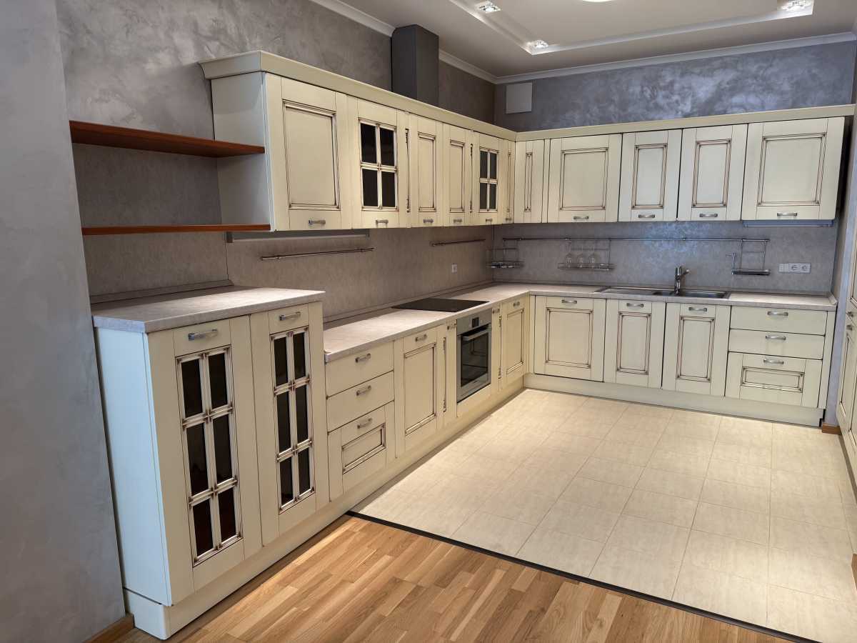 Оренда 4-кімнатної квартири 288 м², Звіринецька вул., 59