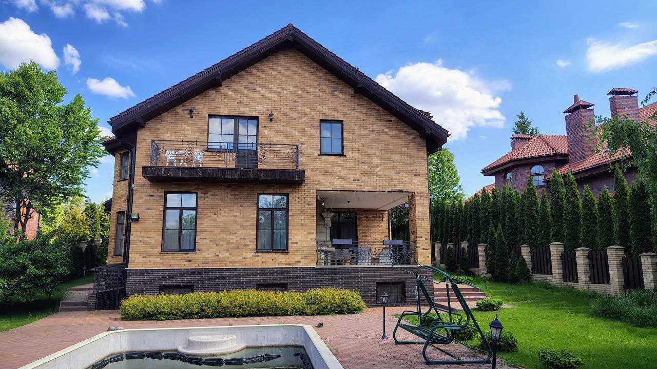 Продаж будинку 495 м², Стешки
