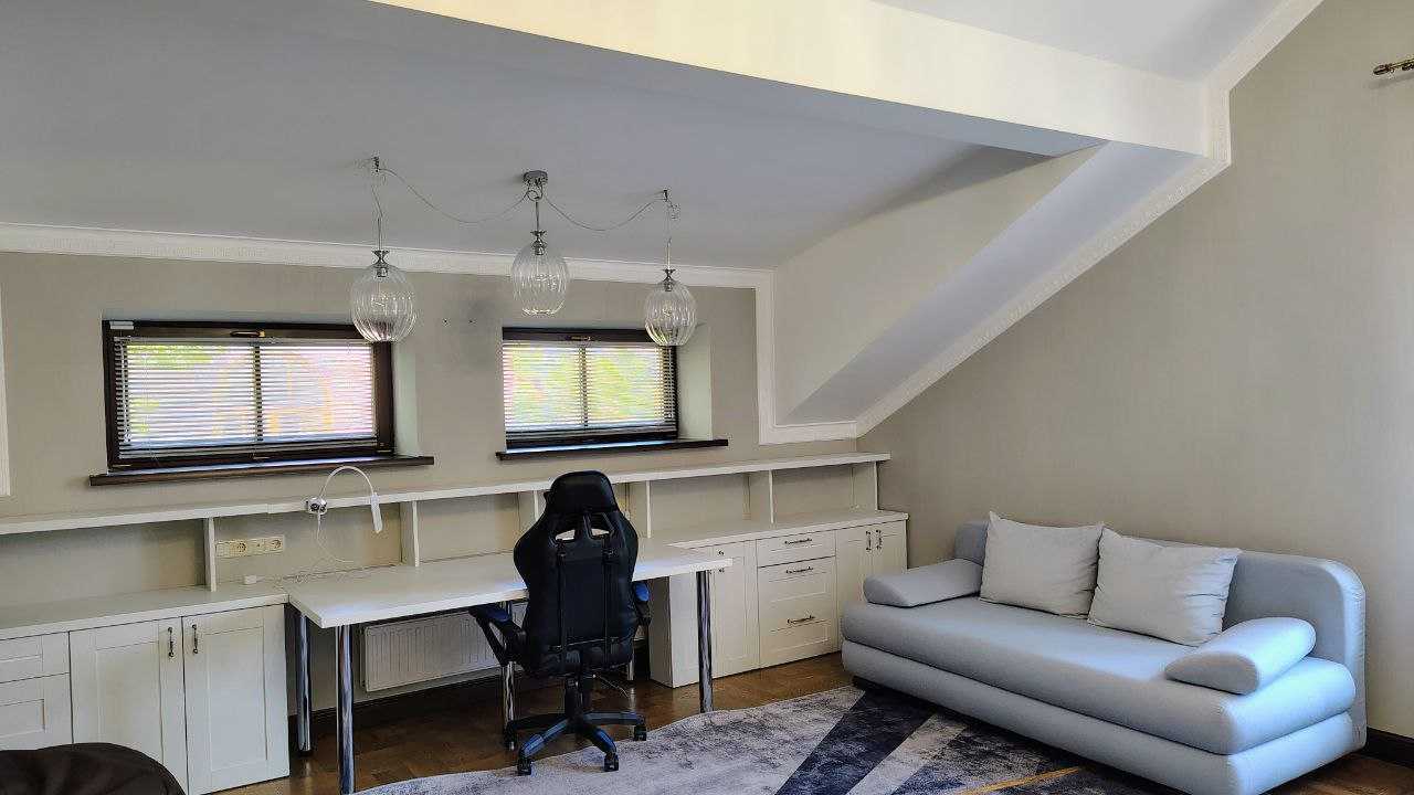 Продаж будинку 495 м², Стешки