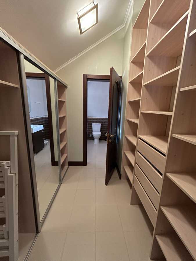 Продаж будинку 495 м², Стешки