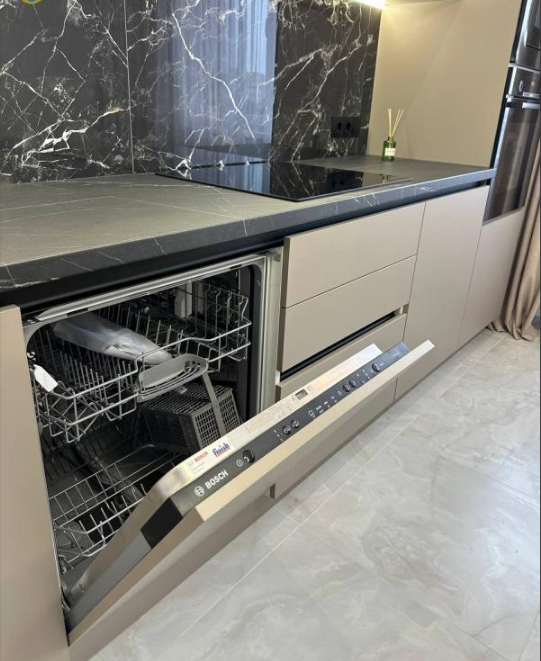 Продажа 2-комнатной квартиры 63 м², Жемчужная ул.