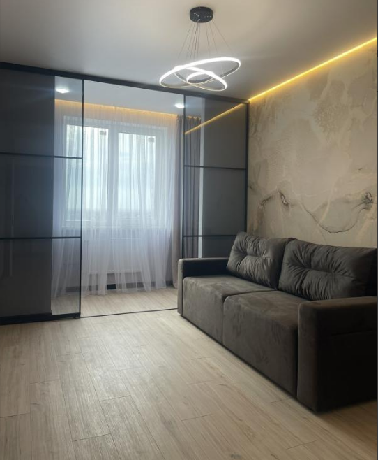 Продажа 2-комнатной квартиры 63 м², Жемчужная ул.