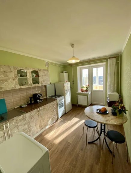 Продаж 1-кімнатної квартири 42 м², Нижньосироватська вул.