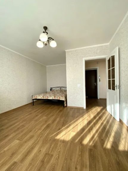 Продаж 1-кімнатної квартири 42 м², Нижньосироватська вул.