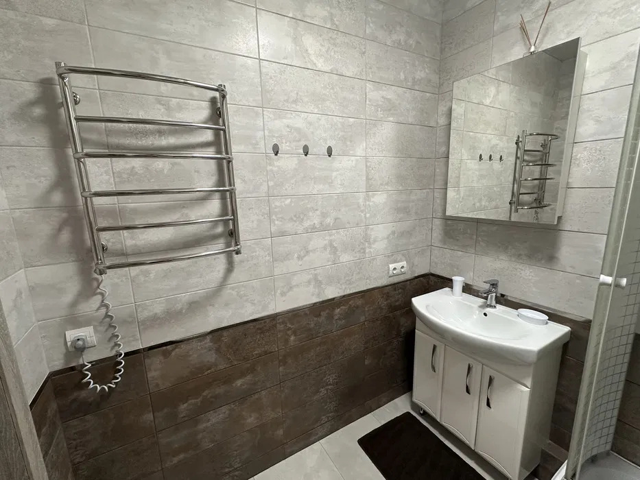 Оренда 1-кімнатної квартири 40 м², Каховська вул., 62