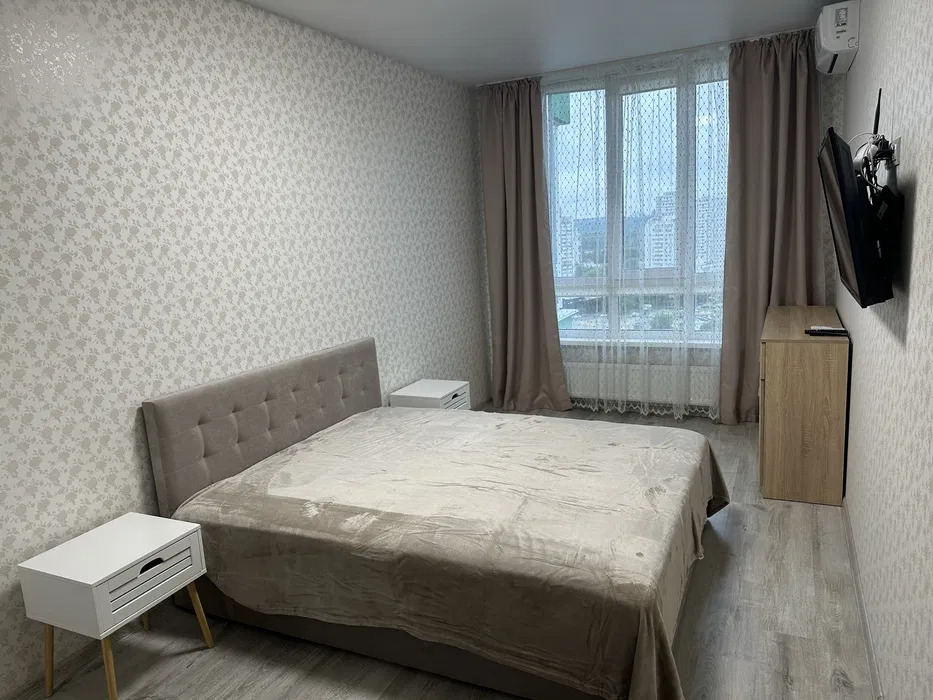 Оренда 1-кімнатної квартири 40 м², Каховська вул., 62