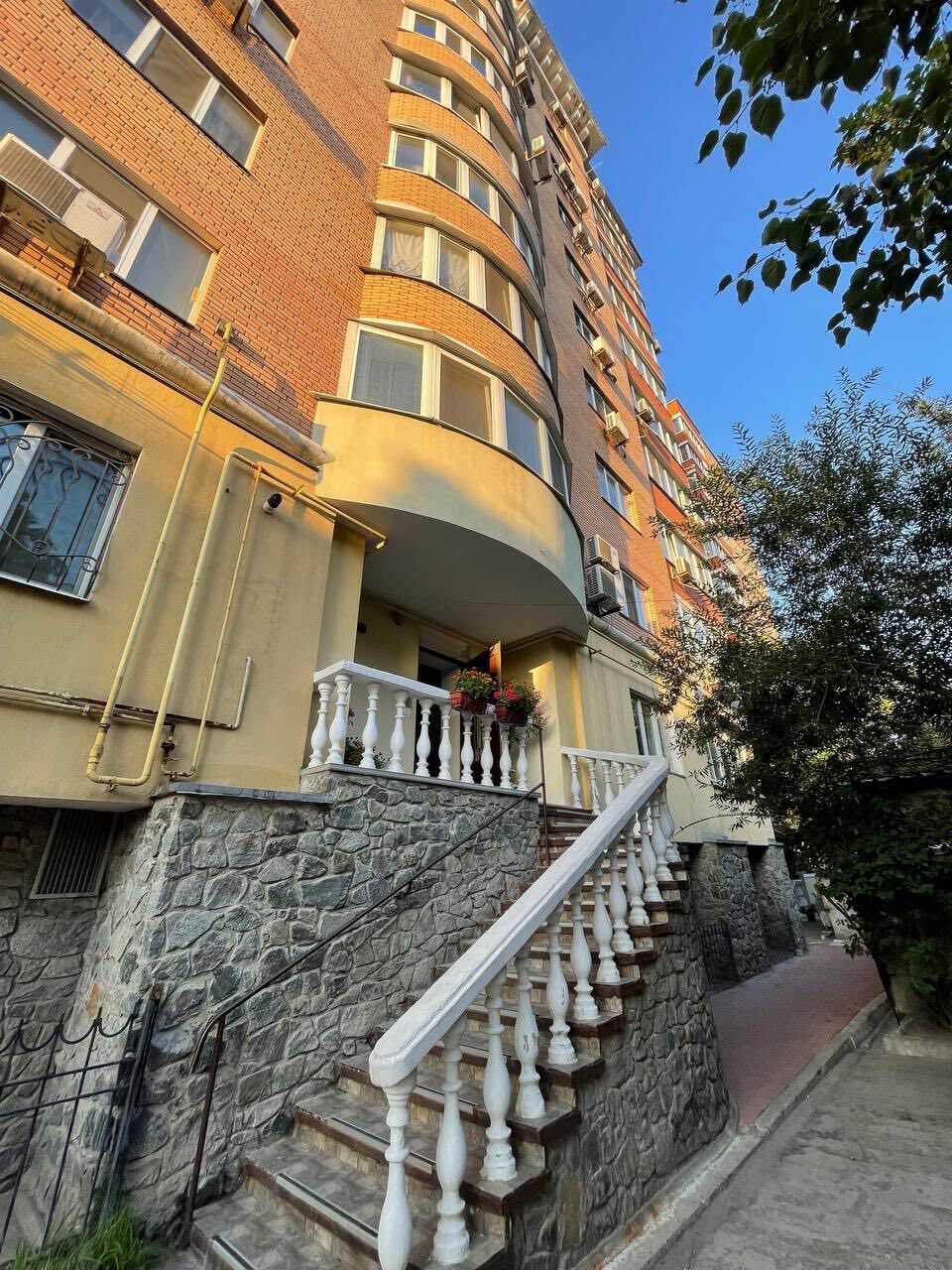 Продажа 3-комнатной квартиры 122 м², Сергея Подолинского ул.