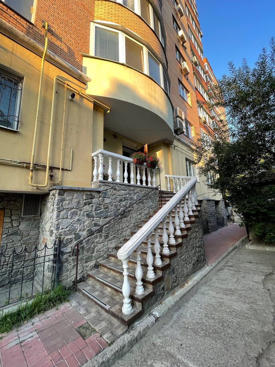 Продажа 3-комнатной квартиры 122 м², Сергея Подолинского ул.