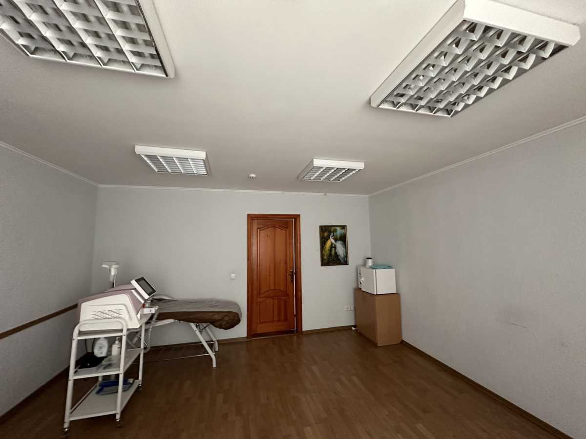 Продажа офиса 258 м², Дарницкий бул., 8