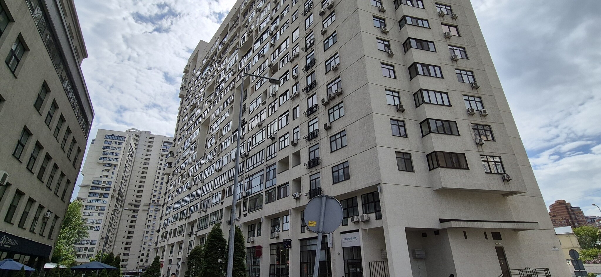 Аренда 2-комнатной квартиры 65 м², Евгения Коновальца ул., (Щорса) 44А