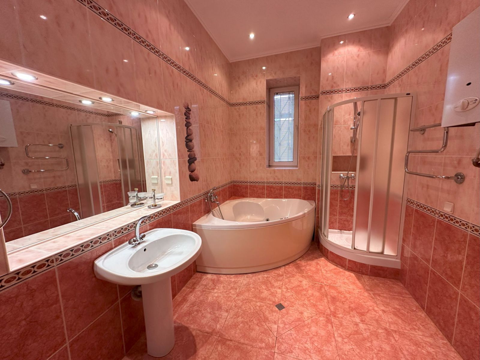 Оренда 4-кімнатної квартири 155 м², Обсерваторна вул., 10
