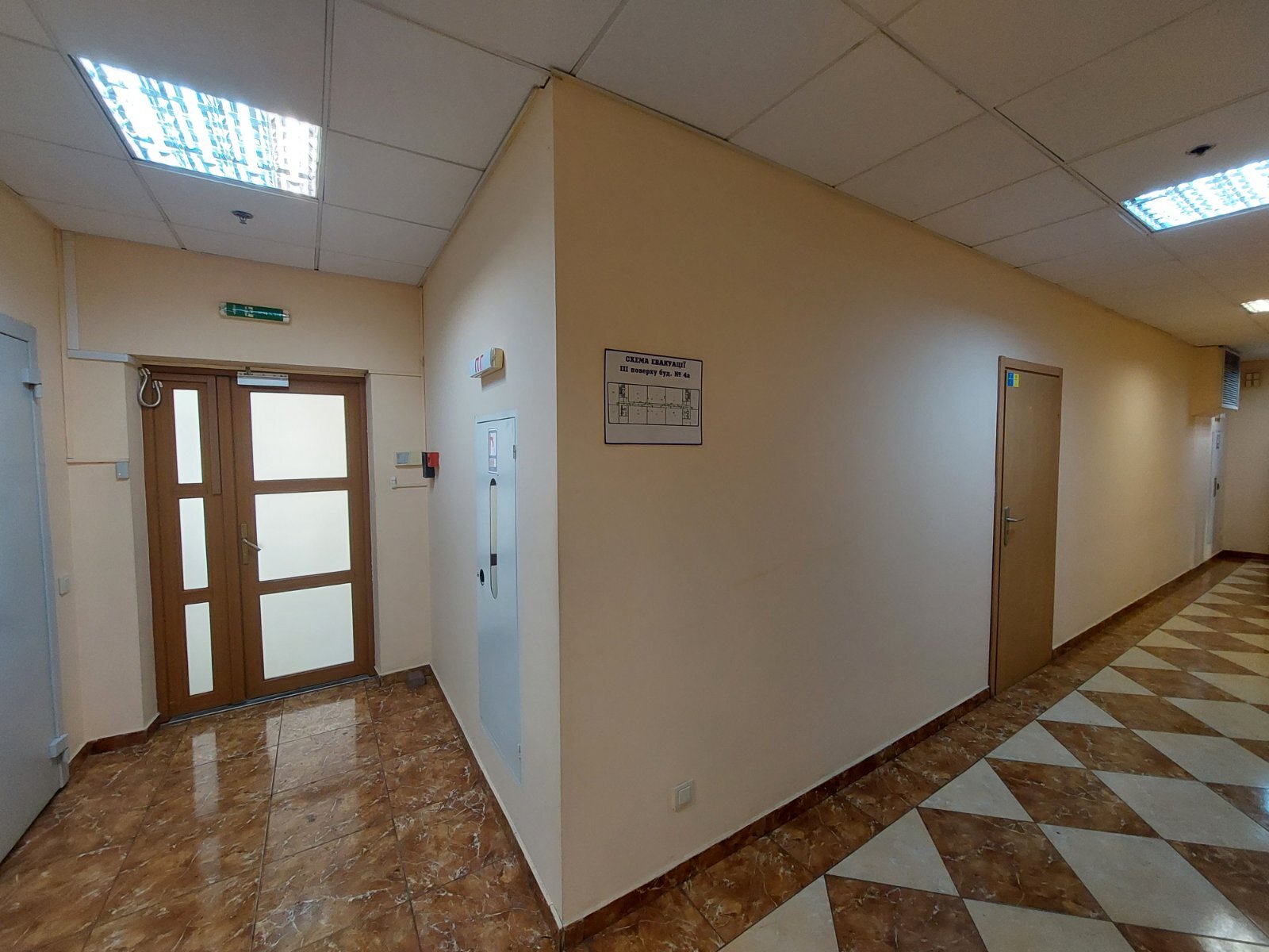 Оренда офісу 131 м², Верхній Вал вул.