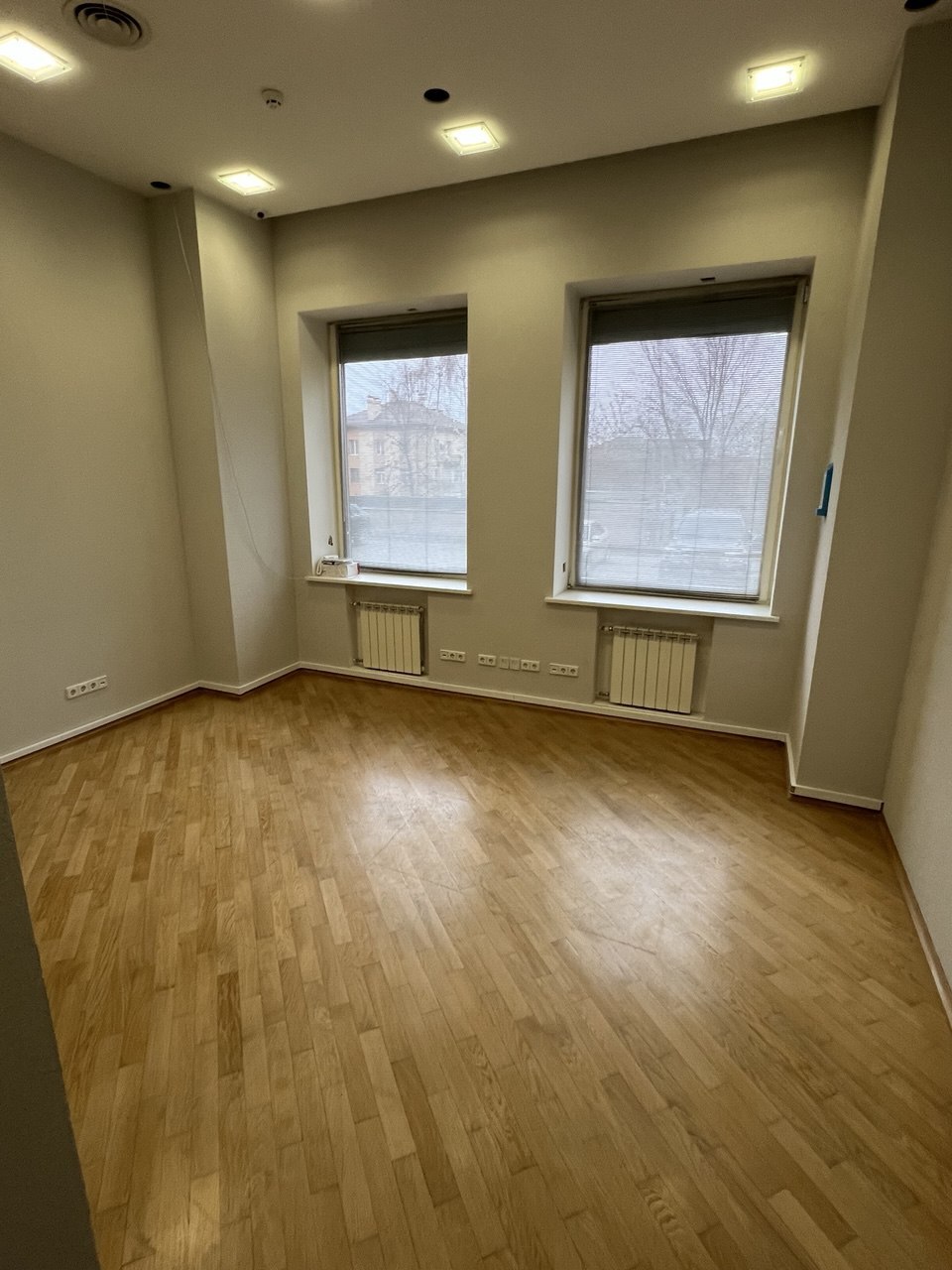 Продаж офісу 165 м², Архітектора Дольника вул.