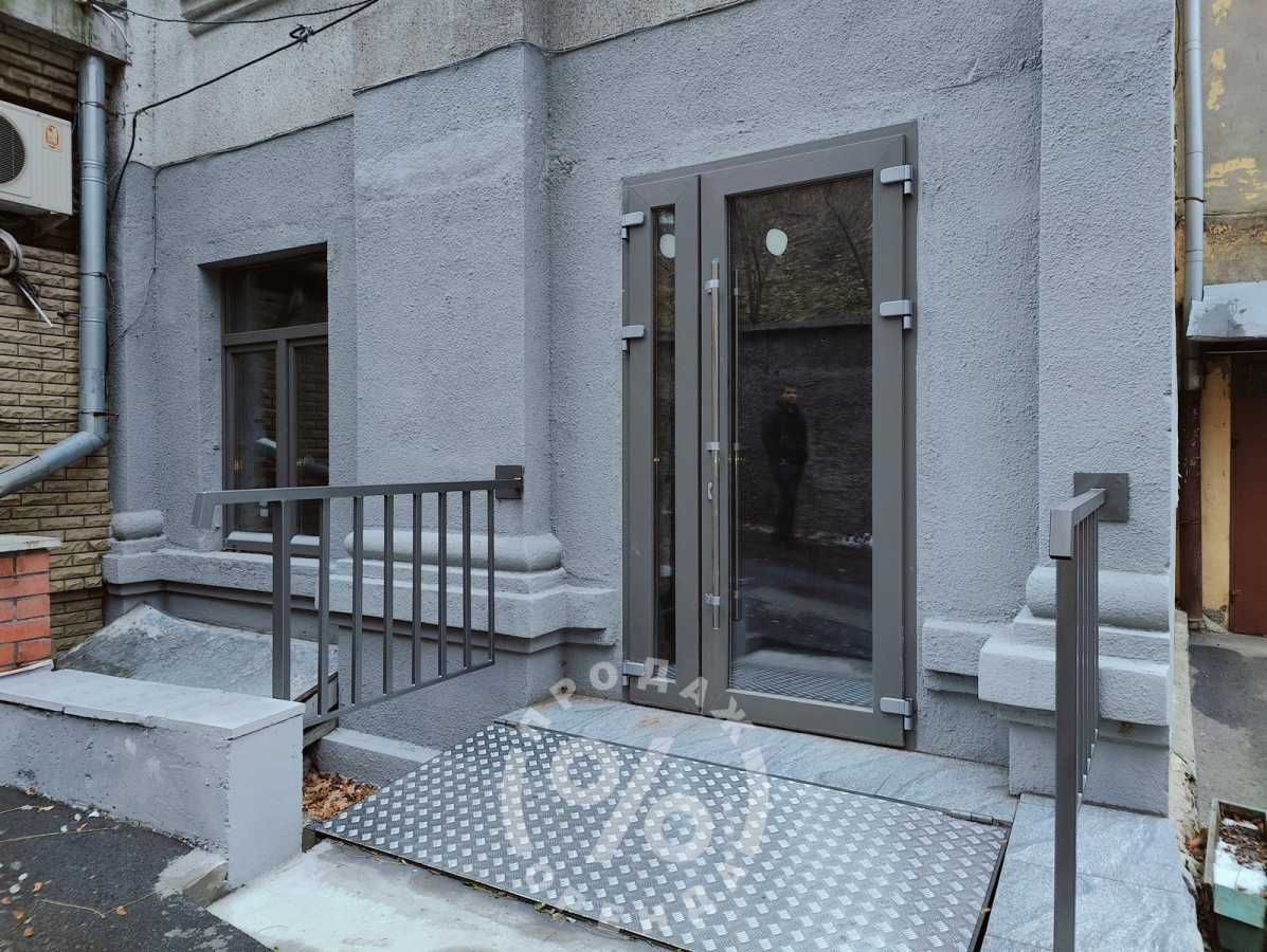 Оренда іншого торгівельного приміщення 110 м², Шовковична вул., 38