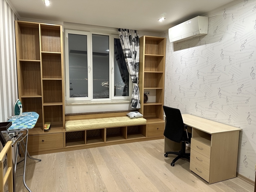 Аренда 3-комнатной квартиры 112 м², Днепровская наб., 14Б