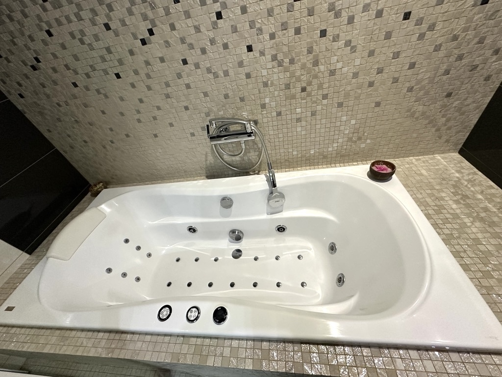 Аренда 3-комнатной квартиры 112 м², Днепровская наб., 14Б