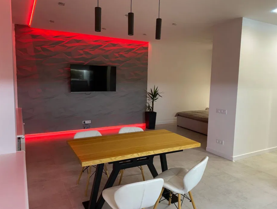 Продаж 1-кімнатної квартири 43 м², Басейна вул.