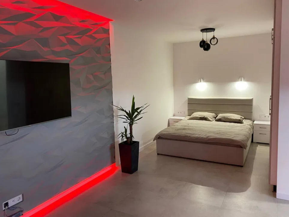 Продаж 1-кімнатної квартири 43 м², Басейна вул.