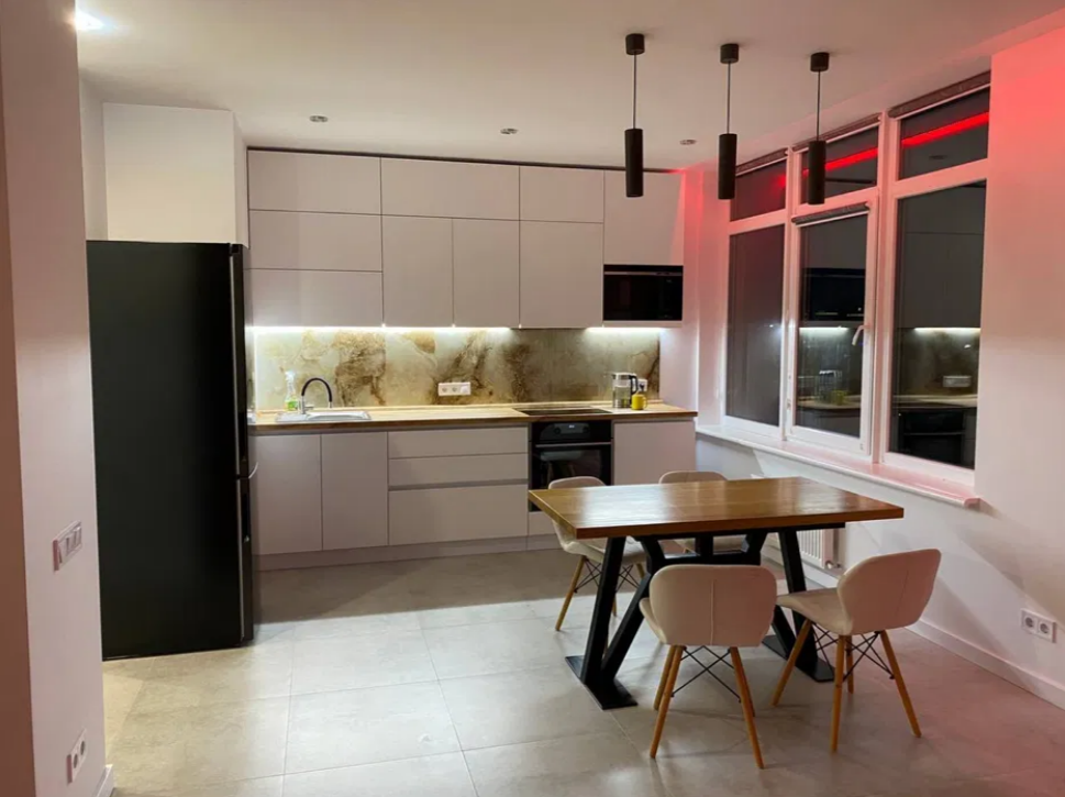Продаж 1-кімнатної квартири 43 м², Басейна вул.