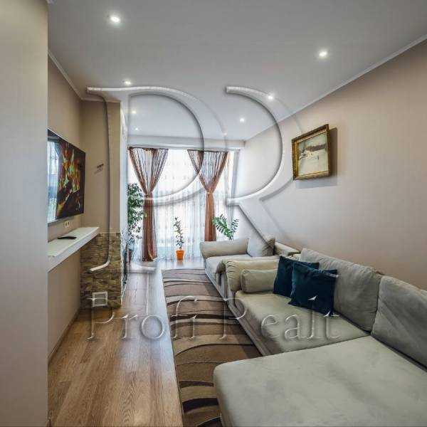 Продажа 3-комнатной квартиры 91 м², Глубочицкая ул., 13