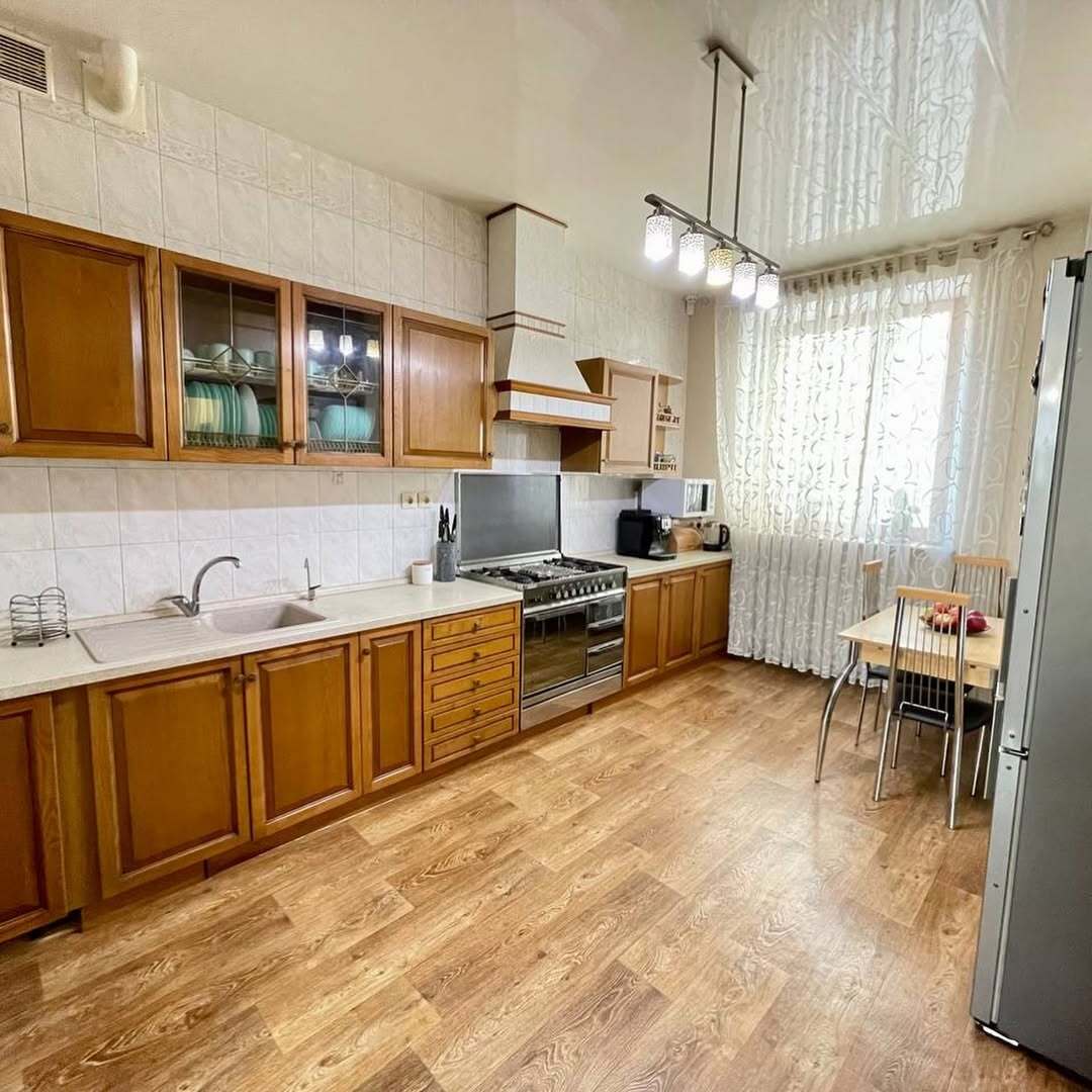 Аренда дома 280 м², Владимира Моссаковского ул.