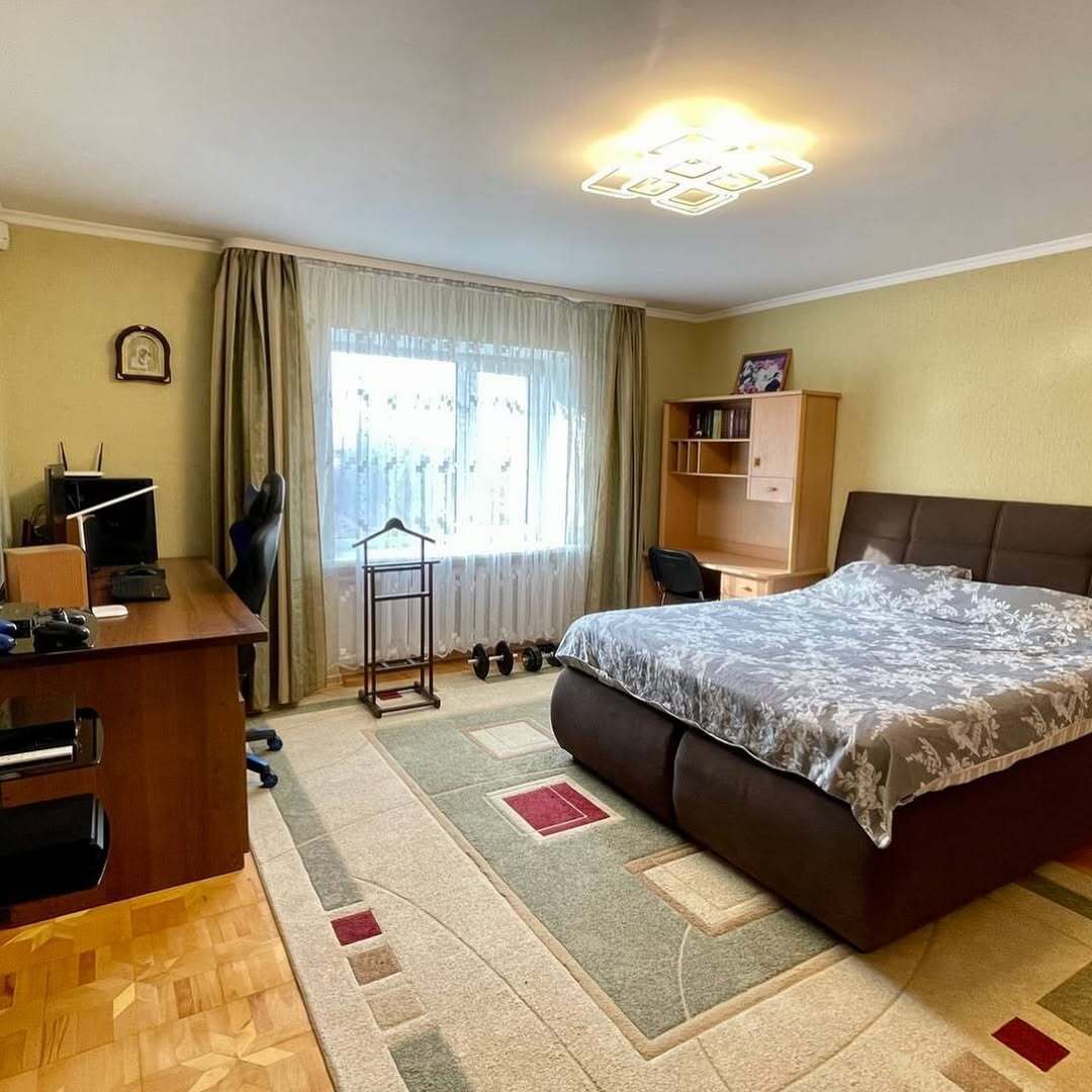 Аренда дома 280 м², Владимира Моссаковского ул.
