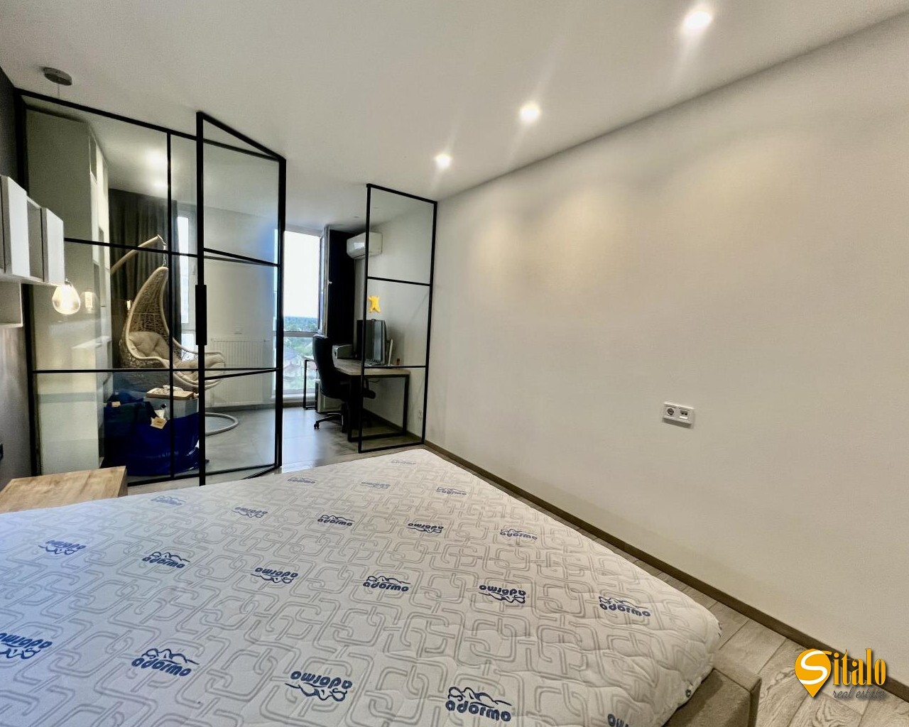 Продаж 2-кімнатної квартири 60 м², Центральна вул., 21А