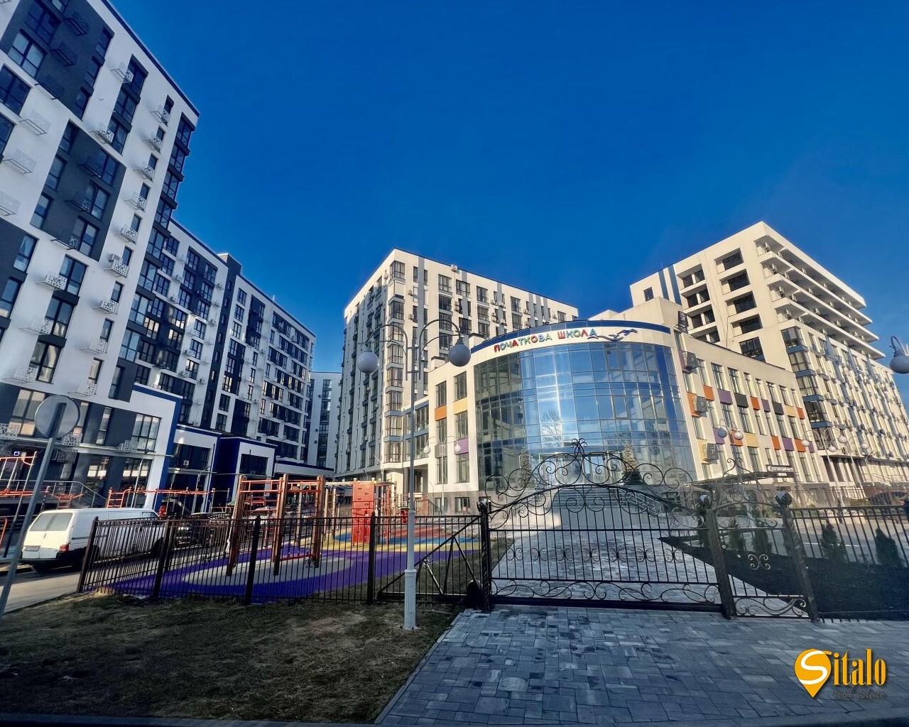 Продаж 2-кімнатної квартири 60 м², Центральна вул., 21А