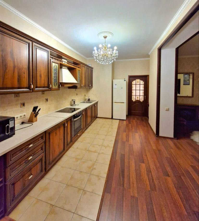 Оренда 2-кімнатної квартири 65 м², Євгена Коновальця вул., 44