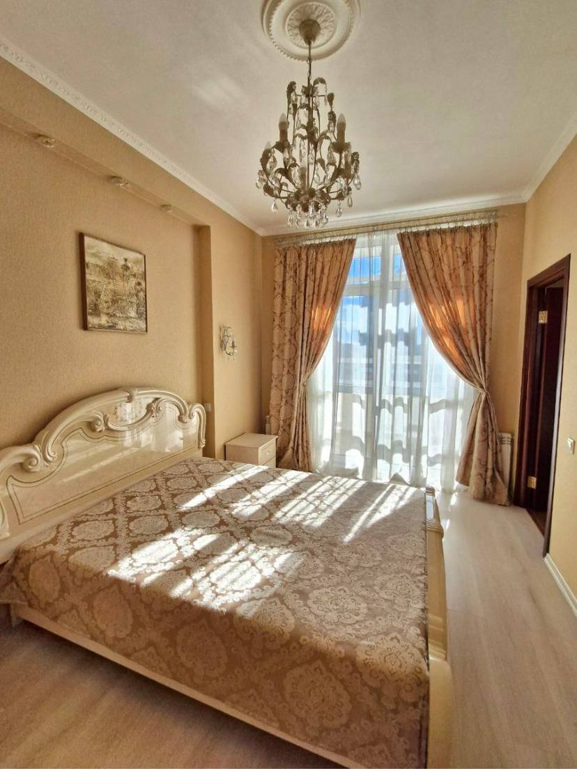 Оренда 2-кімнатної квартири 65 м², Євгена Коновальця вул., 44