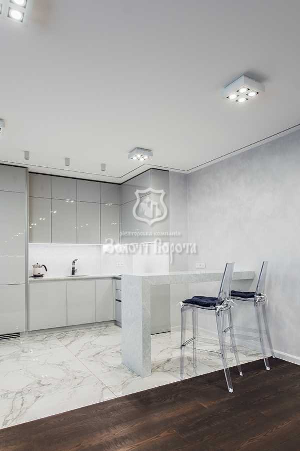 Продаж 2-кімнатної квартири 80 м², Перемоги просп., 5В