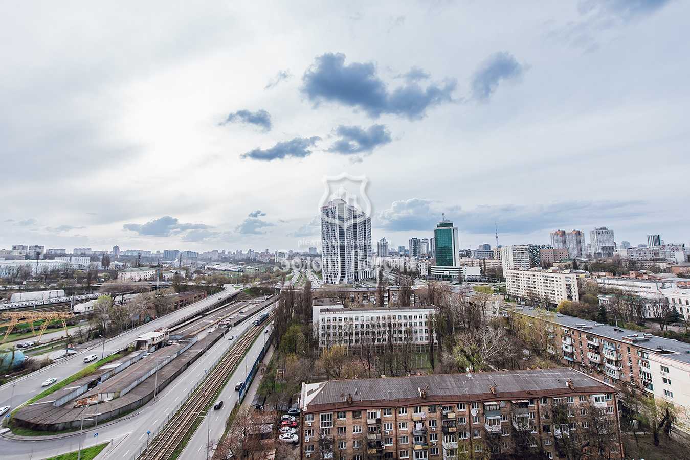 Продаж 2-кімнатної квартири 80 м², Перемоги просп., 5В