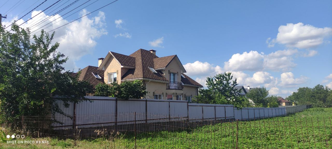 Продаж будинку 240 м²