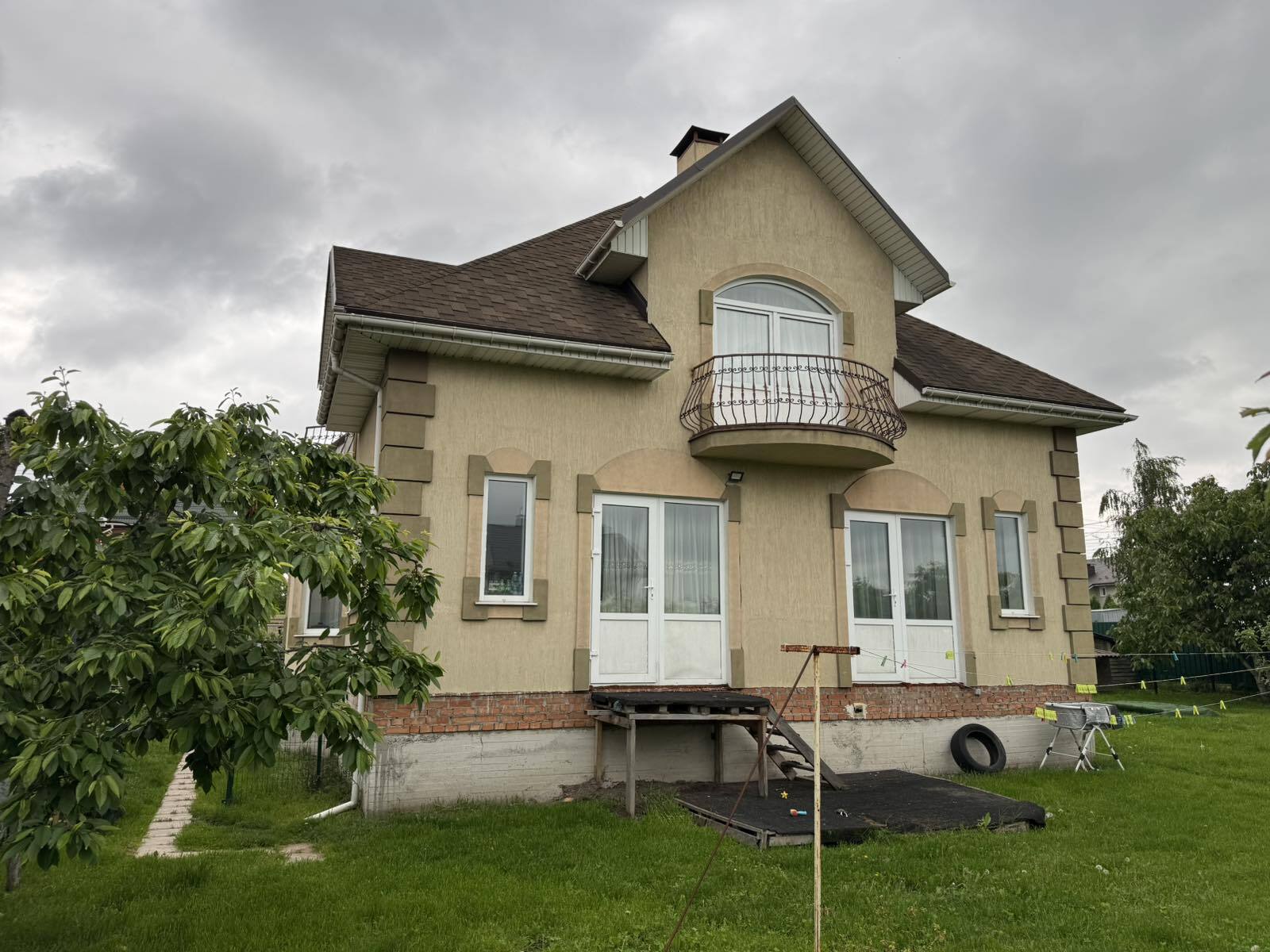 Продаж будинку 240 м²