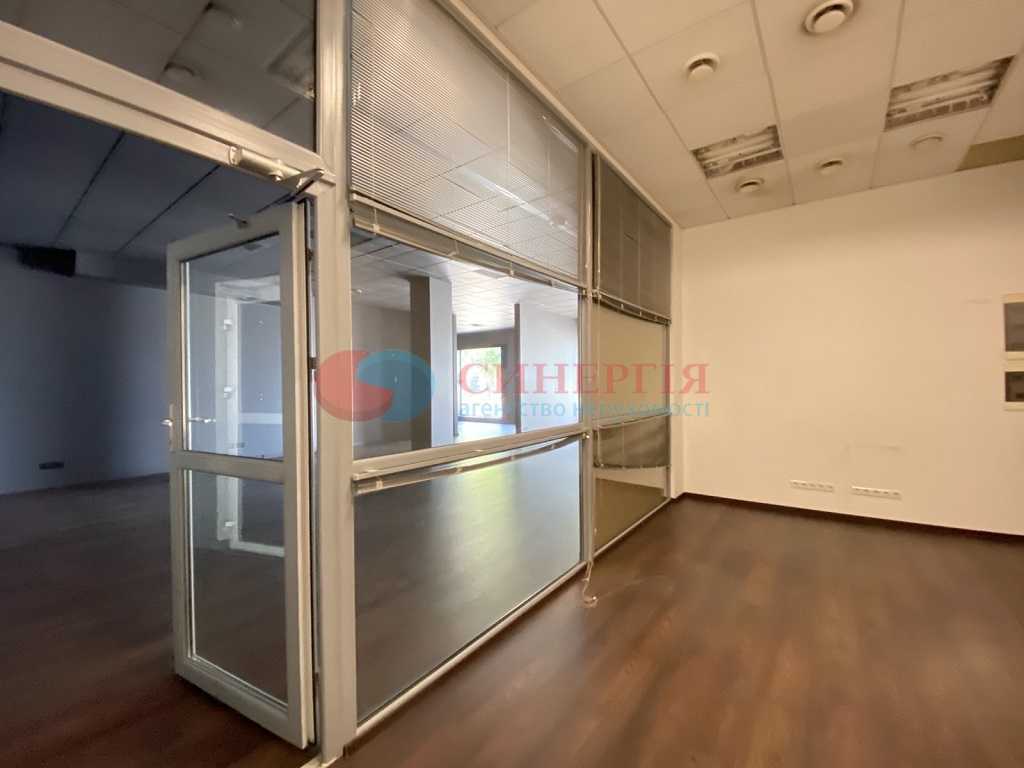 Оренда магазину 135 м², Верхній Вал вул.