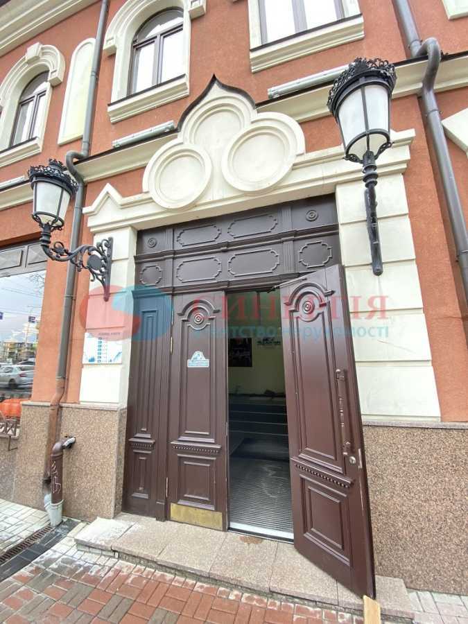Оренда магазину 135 м², Верхній Вал вул.