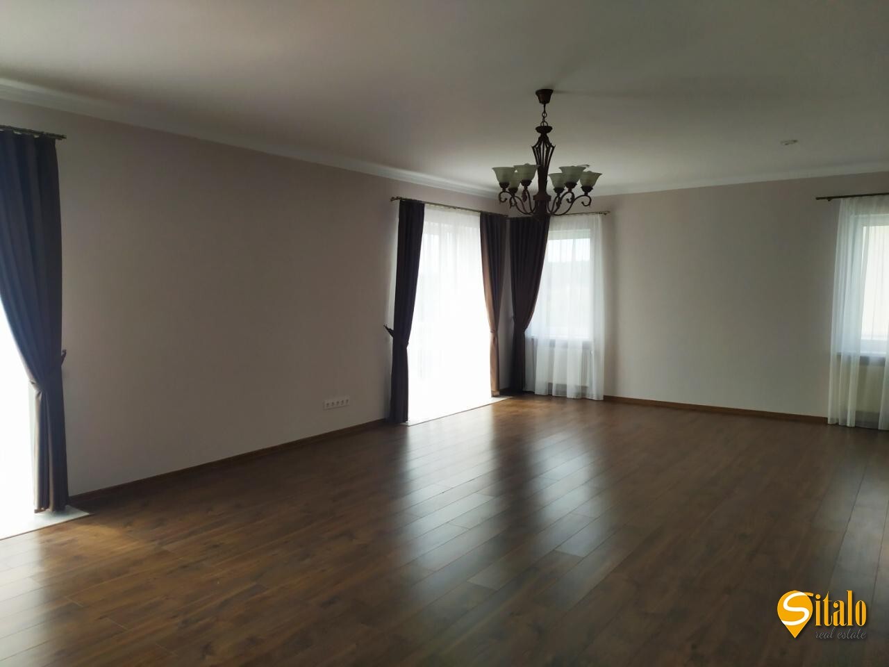 Оренда будинку 330 м²