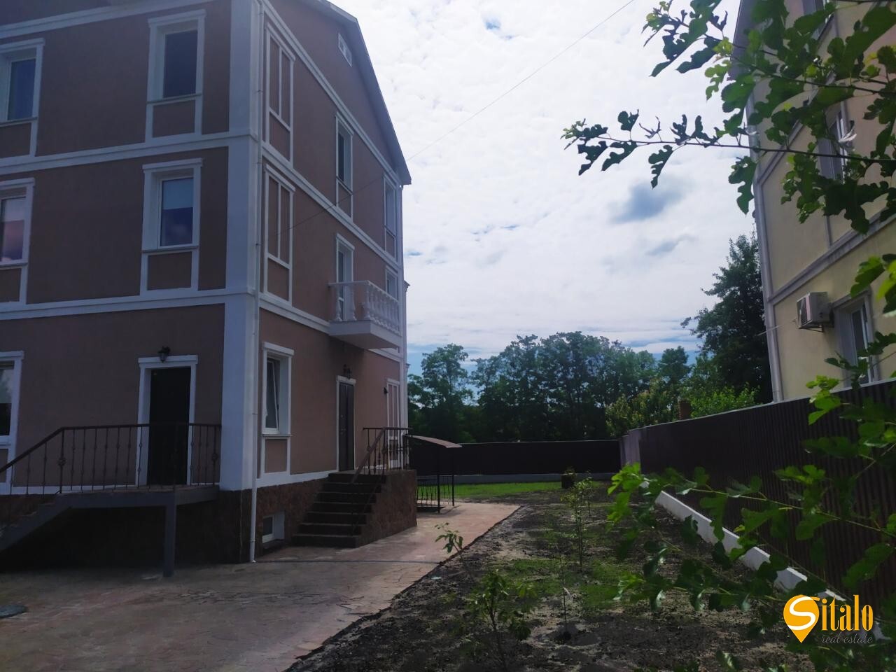 Оренда будинку 330 м²