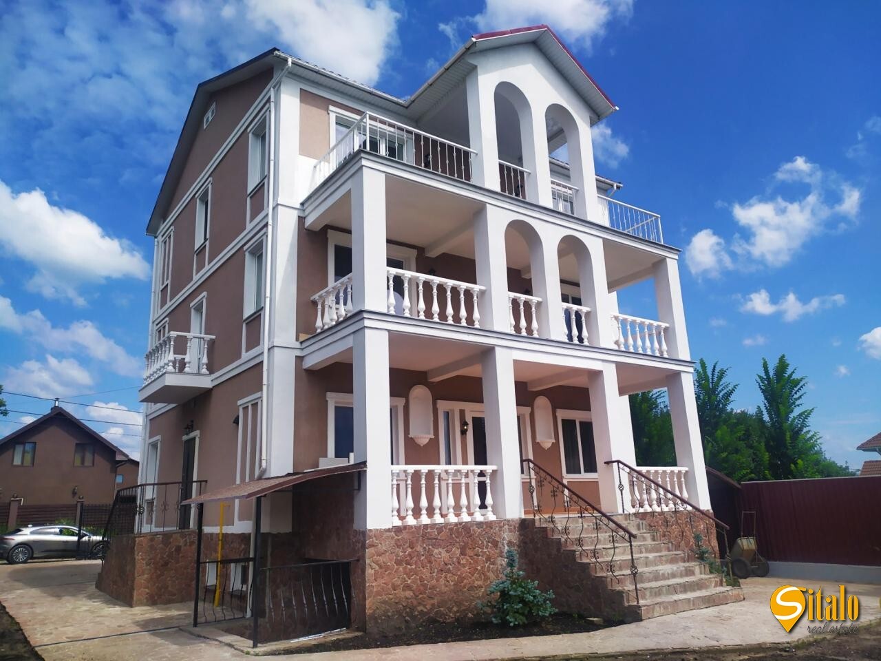 Оренда будинку 330 м²