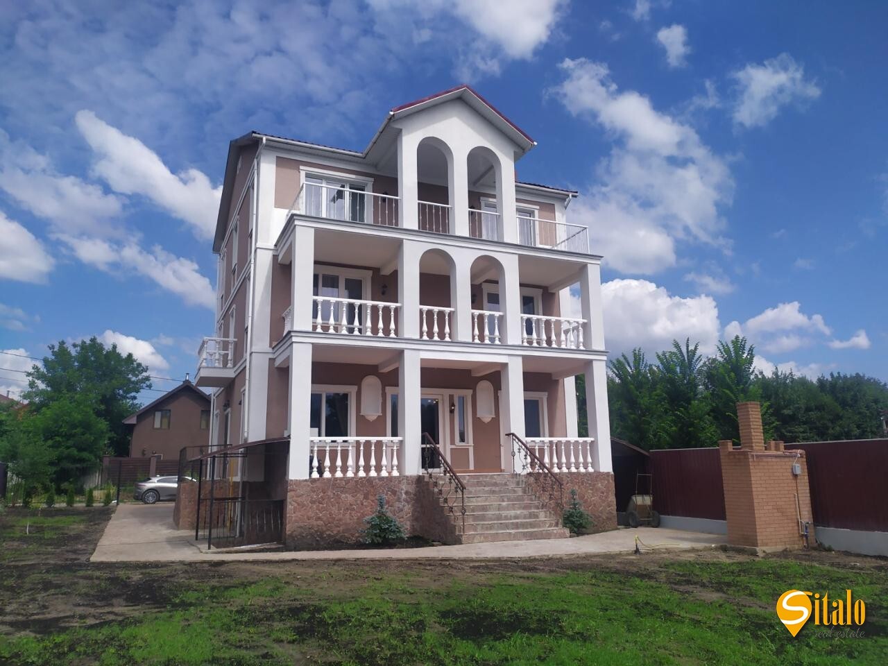 Оренда будинку 330 м²