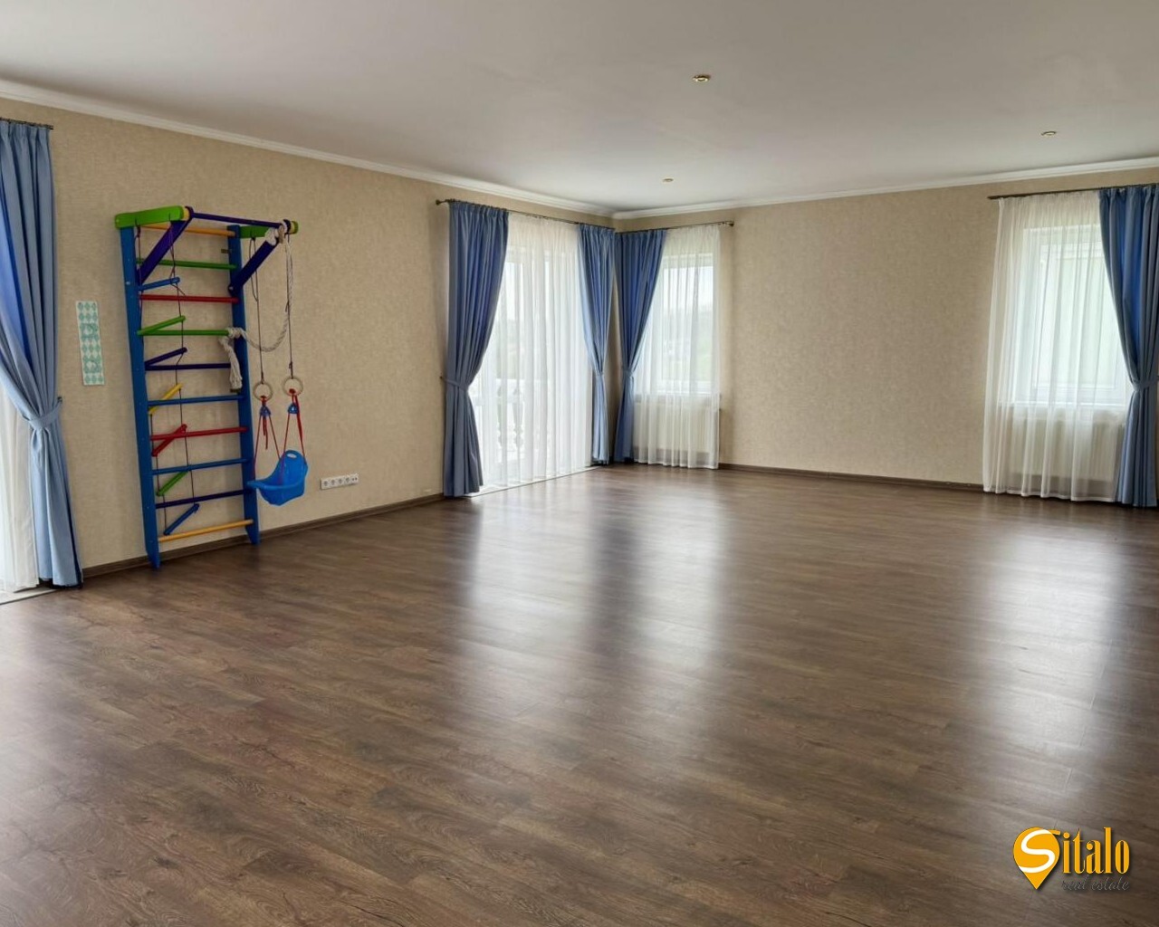 Оренда будинку 330 м²
